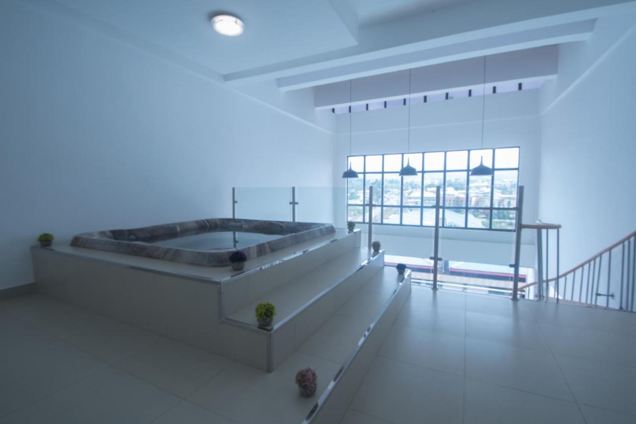 Wdc Aparthotel - Buea Esterno foto